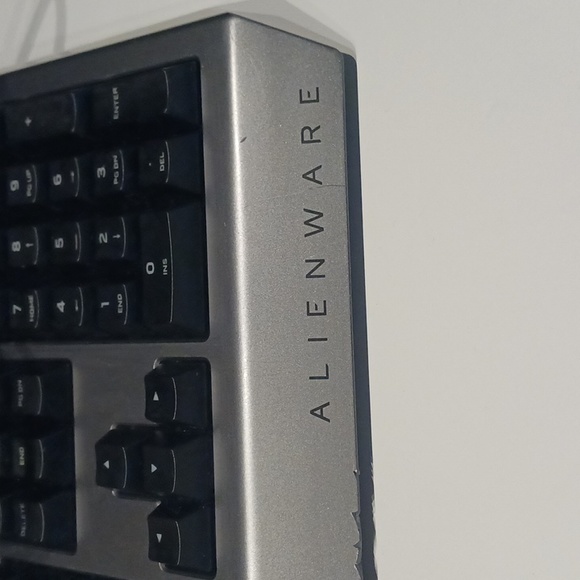 Alienware - AW568 Full-Size Gaming Keyboard - Picture 9 of 12